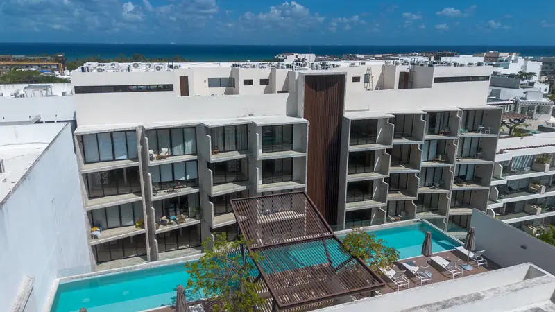 L Condos visto desde el aire, con el mar Caribe al fondo